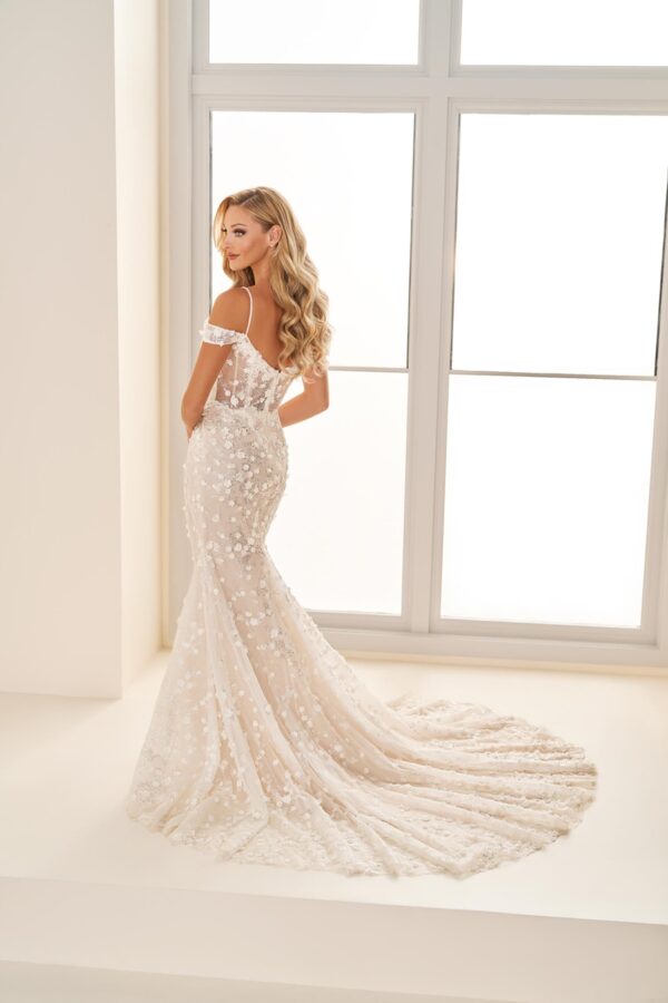 Enchanting Wedding Dress Style No. E2531 - Image 2
