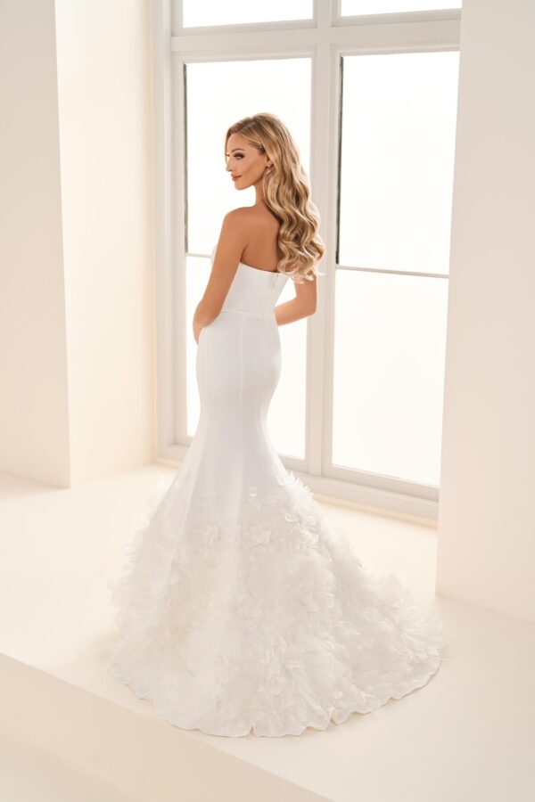 Enchanting Wedding Dress Style No. E2537 - Image 2