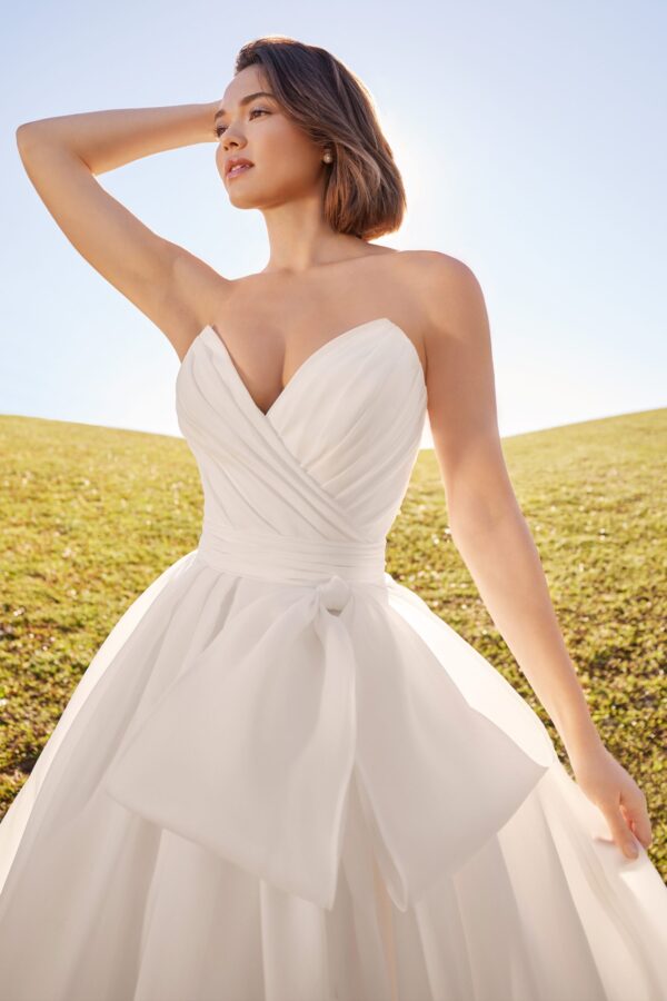 Martin Thornburg Wedding Dress Style No. MT3201 - Image 4