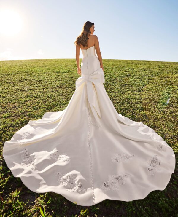 Martin Thornburg Wedding Dress Style No. MT3202 - Image 2