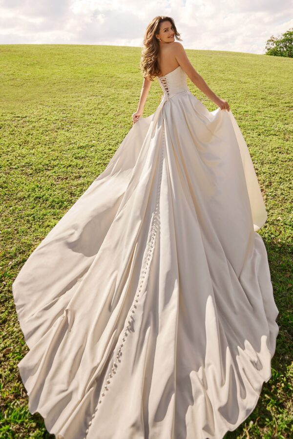 Martin Thornburg Wedding Dress Style No. MT3212 - Image 2