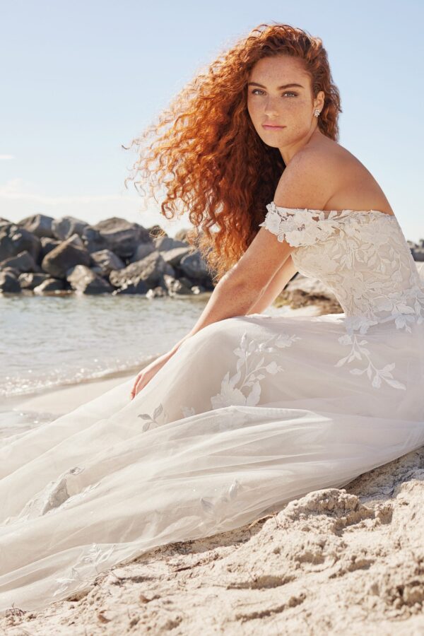 Martin Thornburg Wedding Dress Style No. MT3214 - Image 4