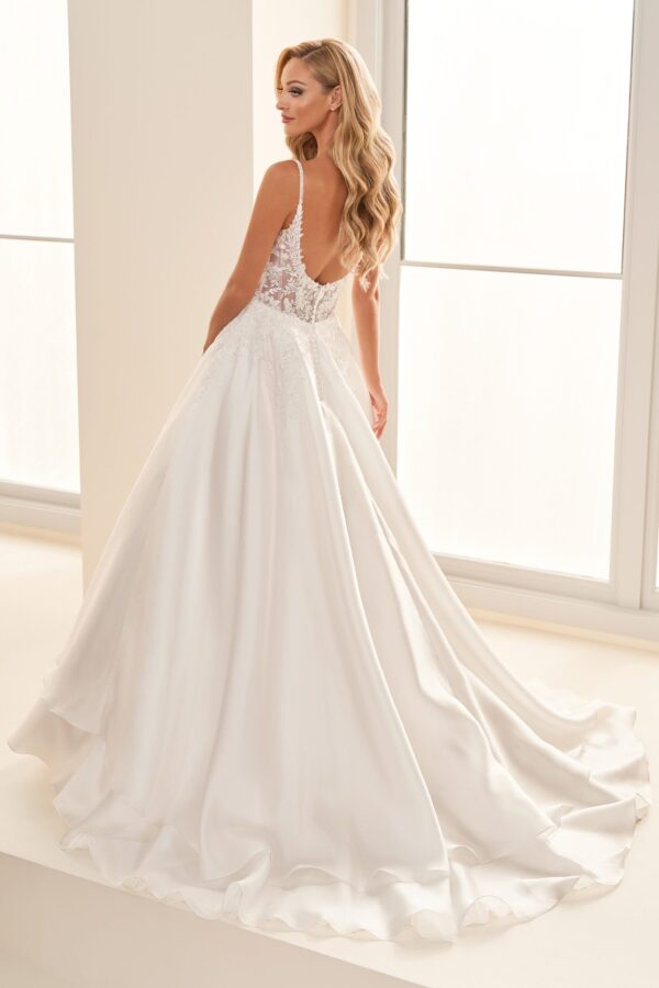 Enchanting Wedding Dress Style No. E2526 - Image 2