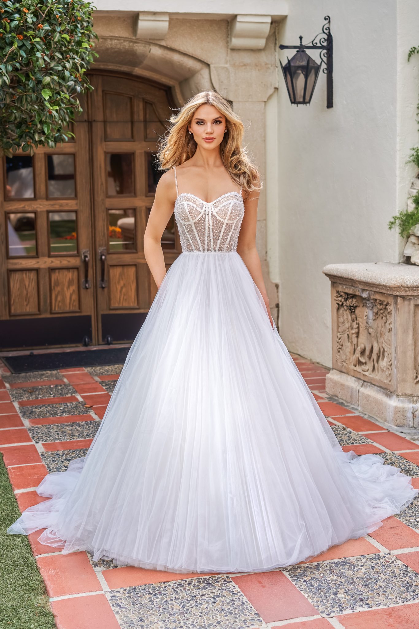 HOUSE OF BRIDES New Looks to Love
