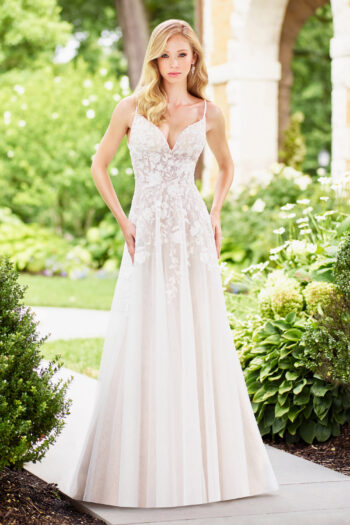 Enchanting Wedding Dress Style No. 118136-LOM