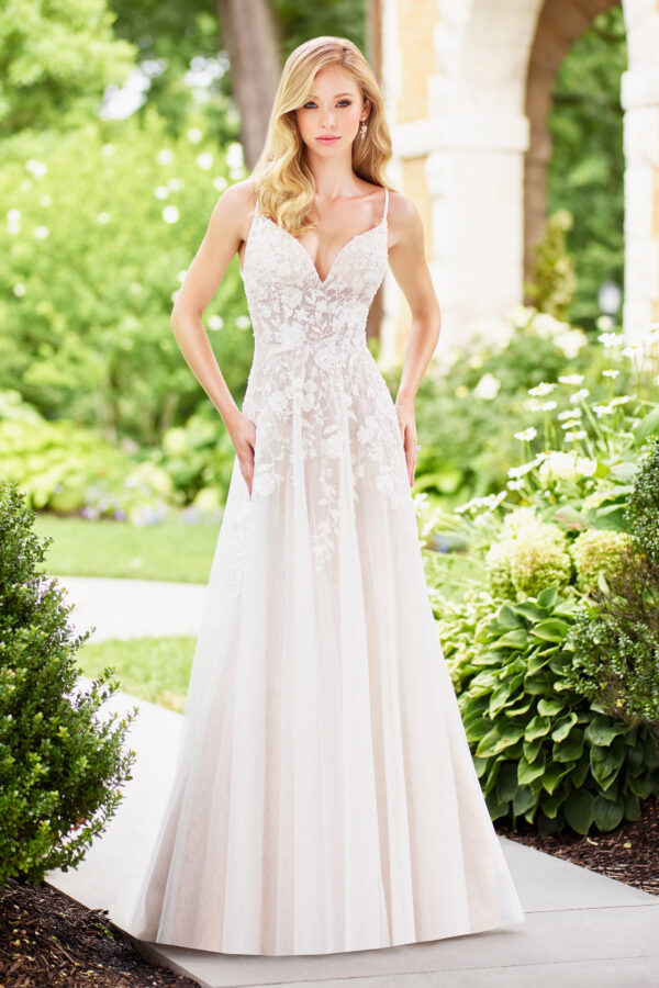 Enchanting Wedding Dress Style No. 118136-LOM
